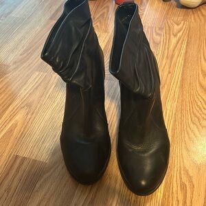 Size 10 bcbg ankle boots